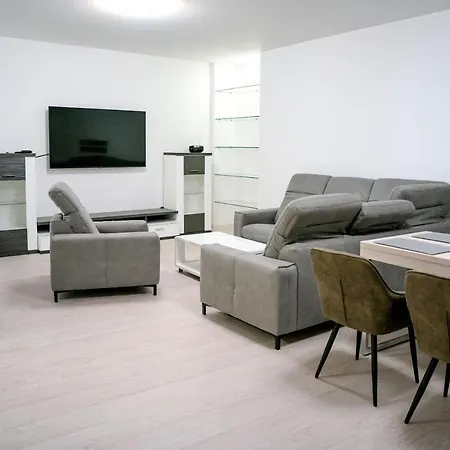 Ah Lahoda Apartman Kassa