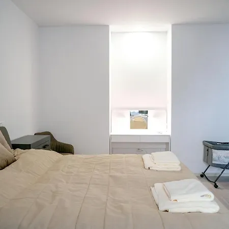 Ah Lahoda Apartment *