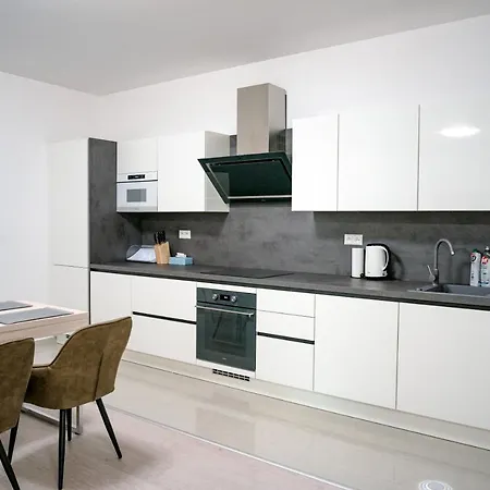 Ah Lahoda Apartment *