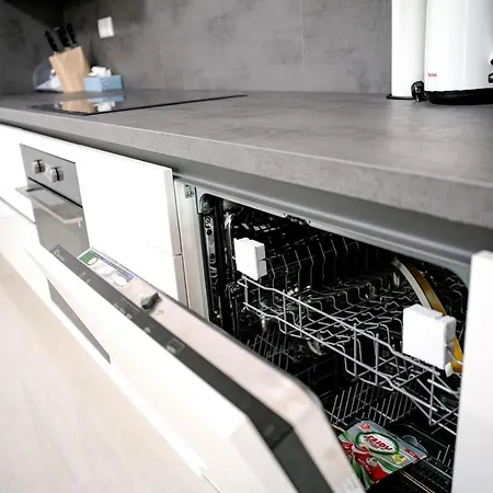 Ah Lahoda דירה *